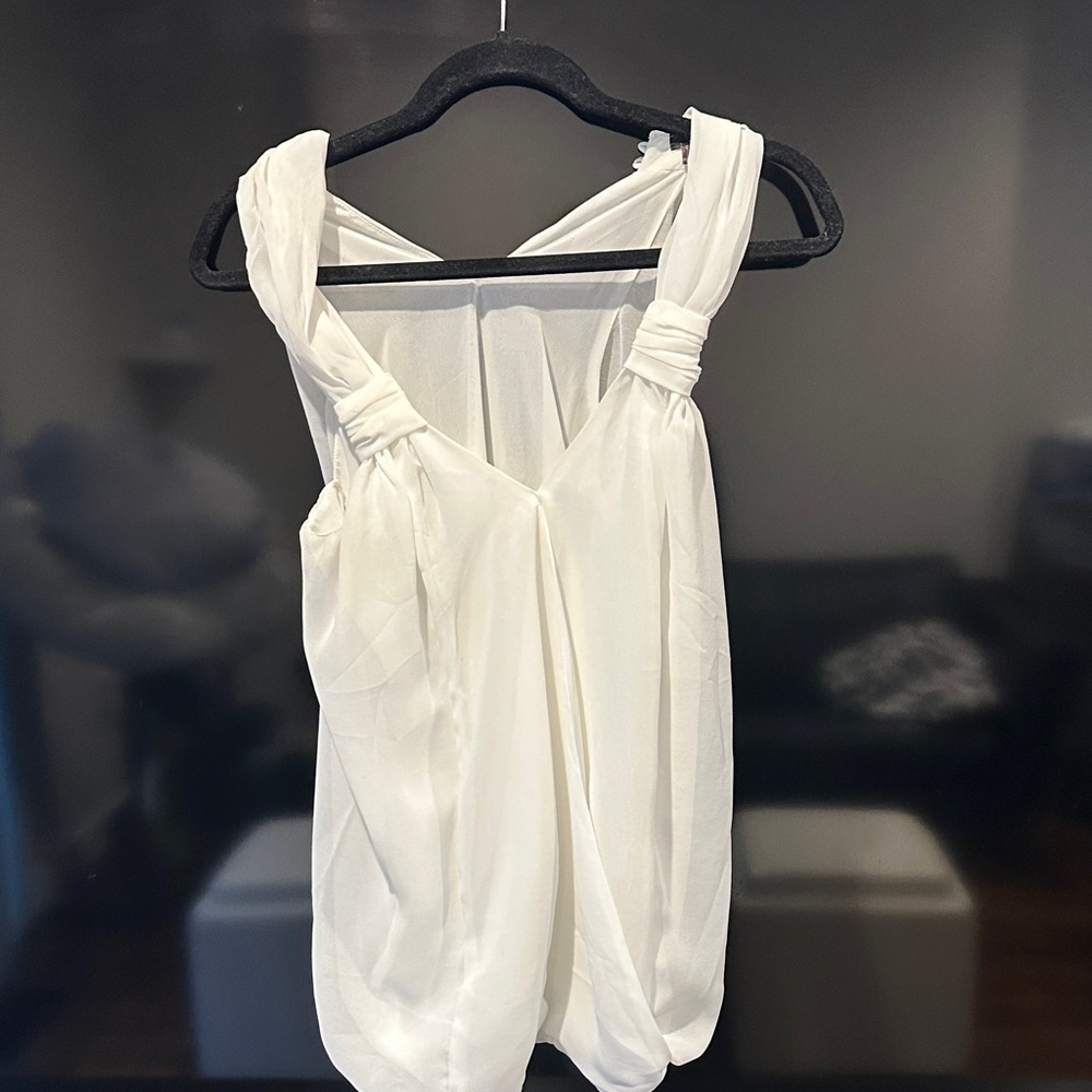 Dex White Sleeveless Blouse